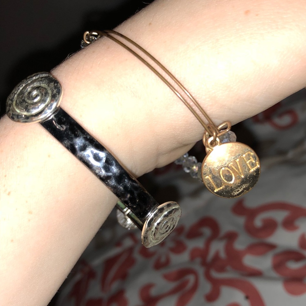 bracelets - Picture 4 of 4
